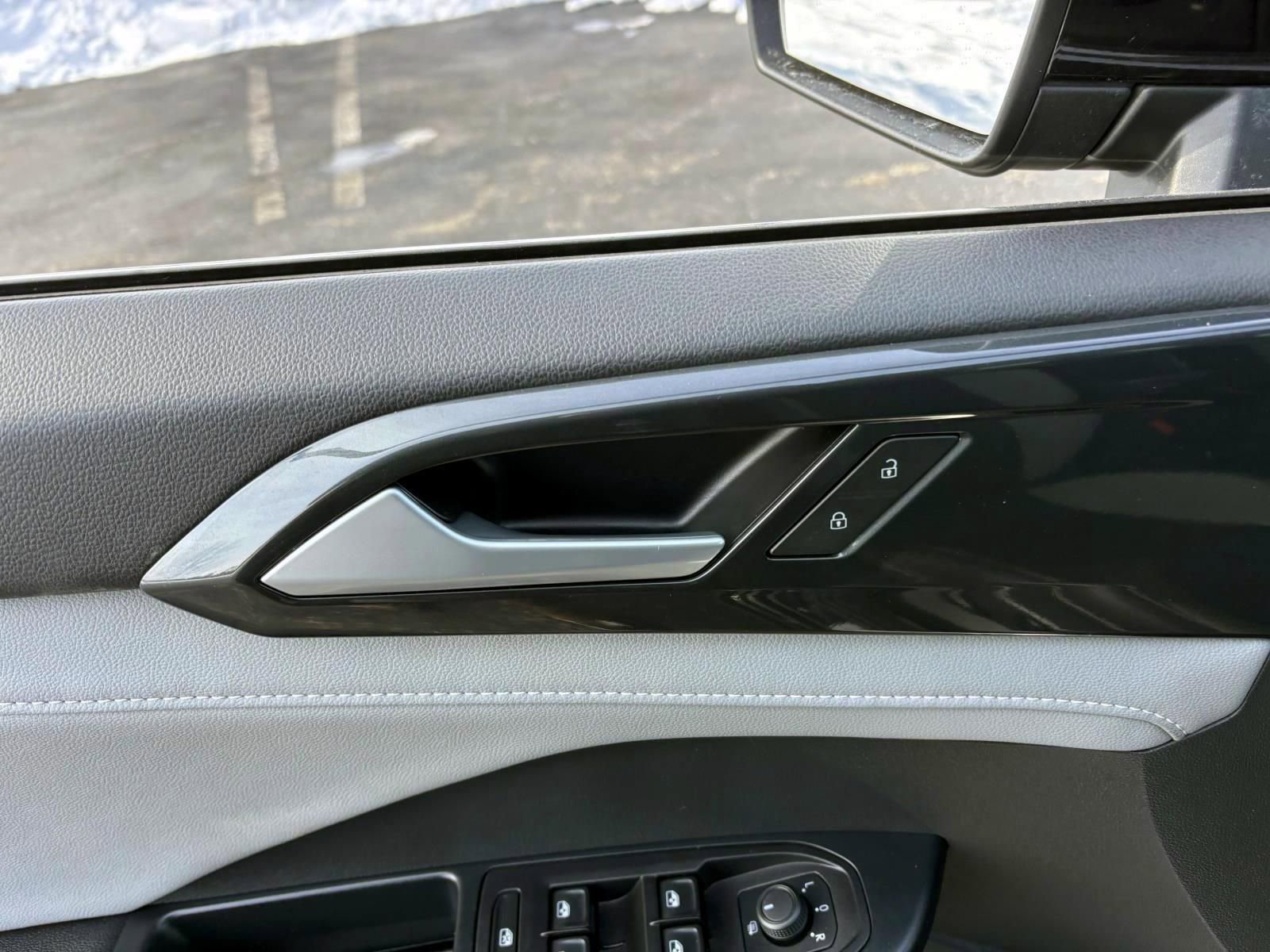 Used 2023 Volkswagen Taos SEL image 12