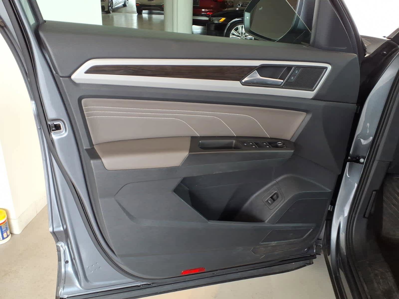 Used 2023 Volkswagen Atlas SE w/ Panoramic Sunroof Package AWD/4WD image 10