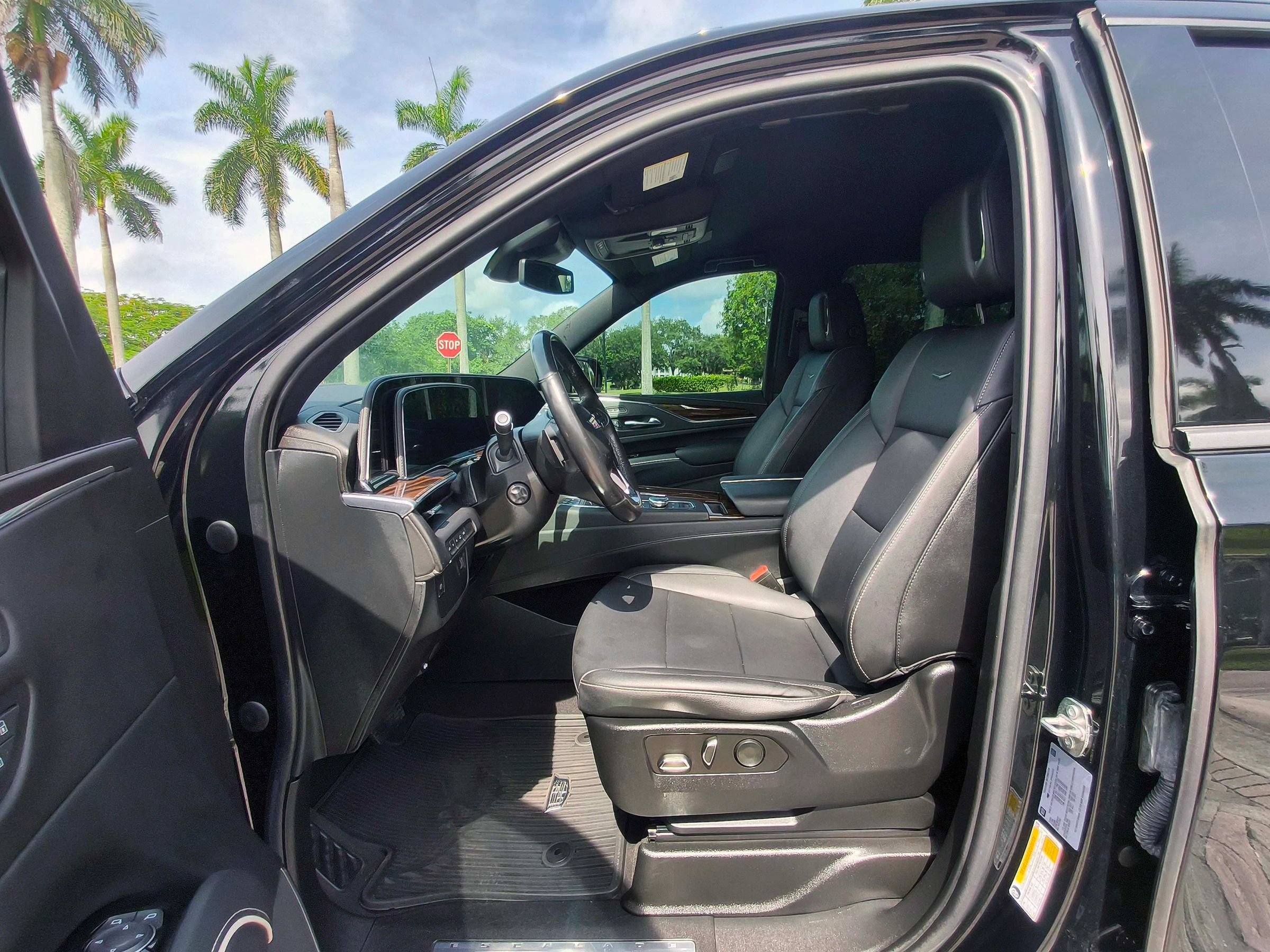 Used 2023 Cadillac Escalade ESV Luxury AWD/4WD image 5