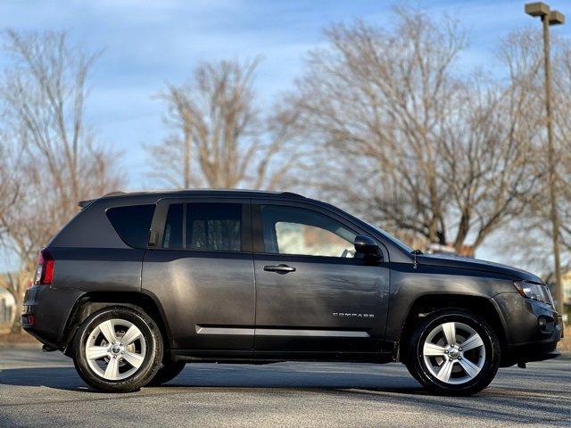 Used 2016 Jeep Compass Latitude image 4