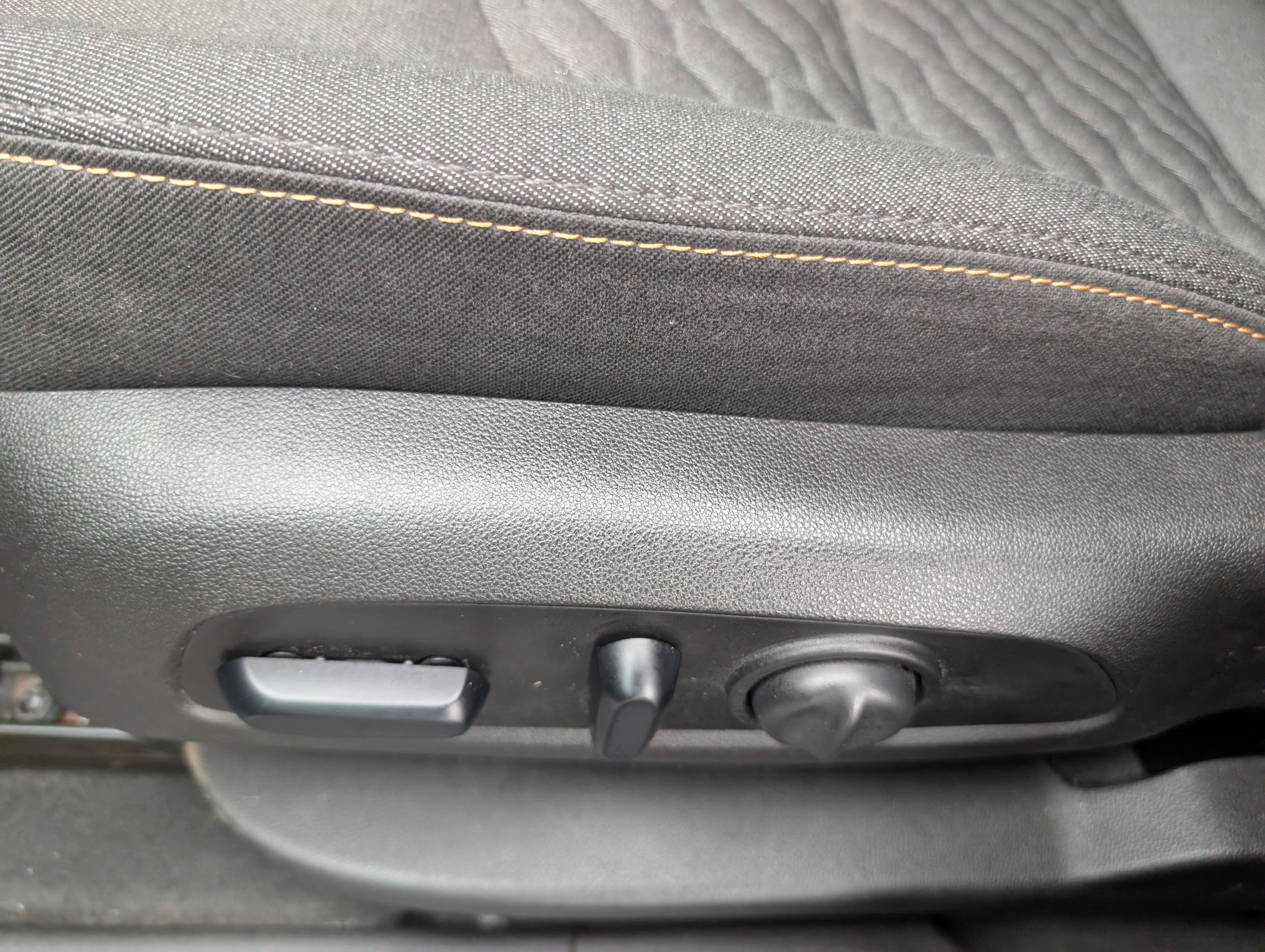 Used 2018 Chevrolet Equinox LT w/ LPO, Floor Liner Package image 13