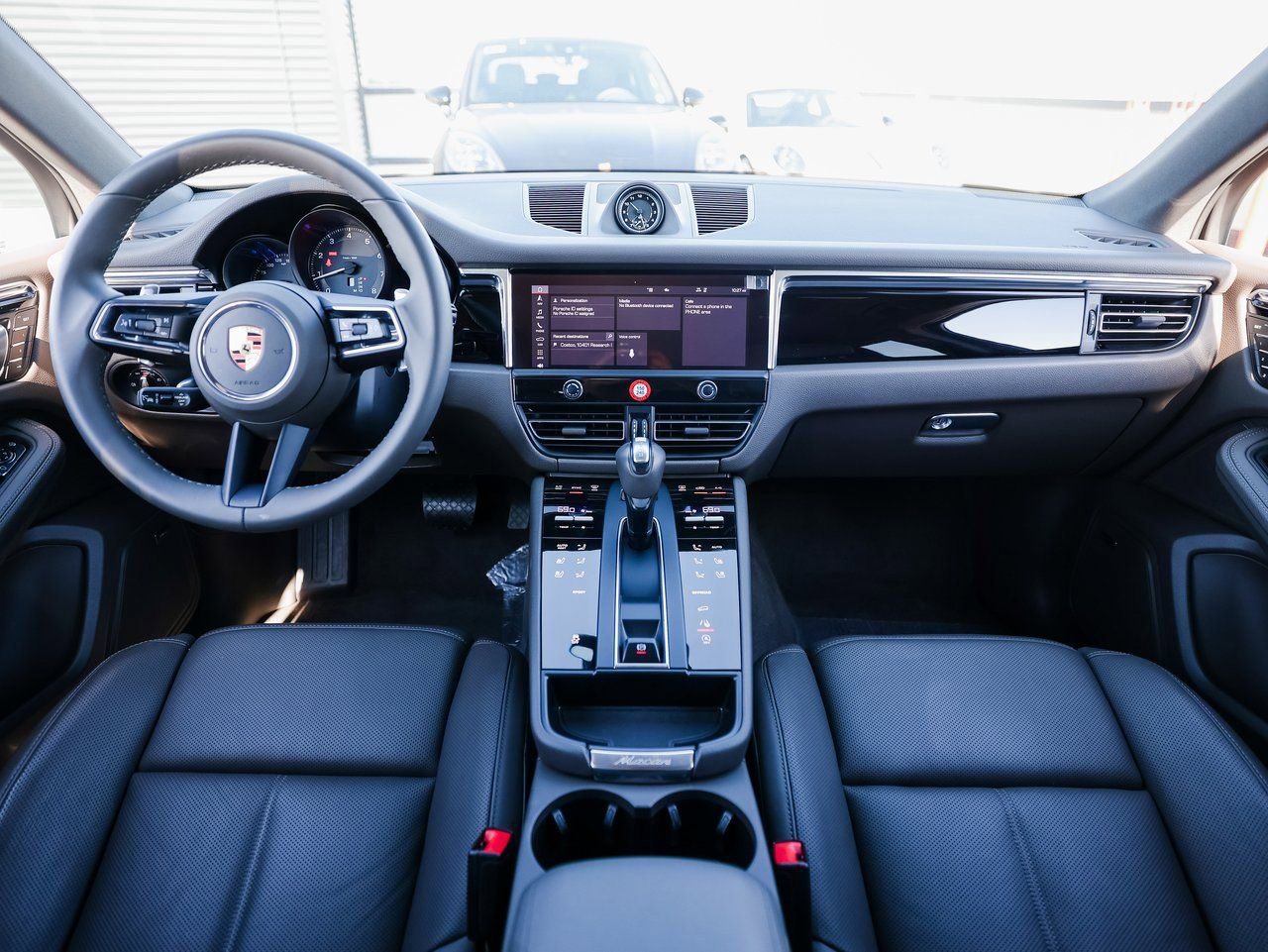 Certified 2025 Porsche Macan image 24