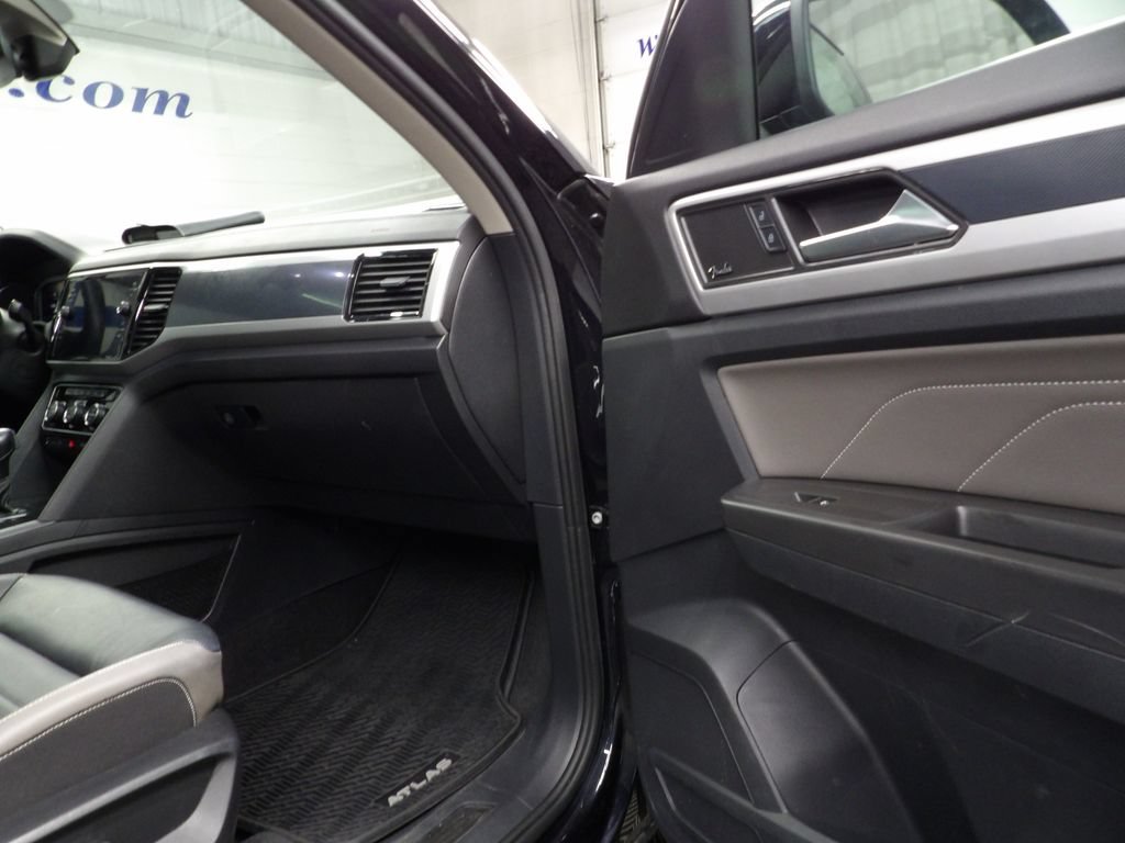 Used 2023 Volkswagen Atlas SEL R-Line AWD/4WD image 32
