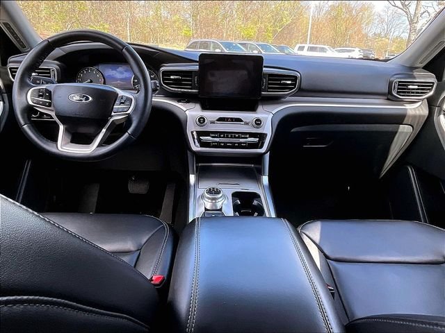 Used 2023 Ford Explorer XLT w/ Equipment Group 202A AWD/4WD image 22