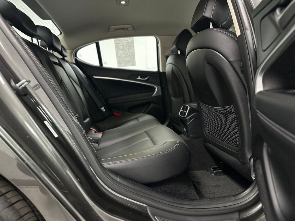 Used 2025 Genesis G70 2.5T image 22