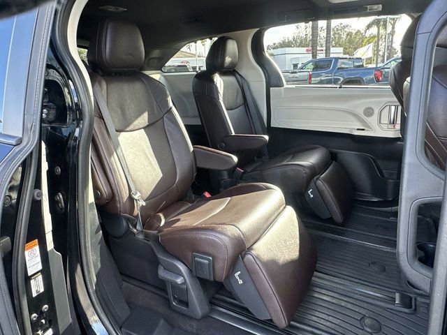 Used 2022 Toyota Sienna Platinum image 28