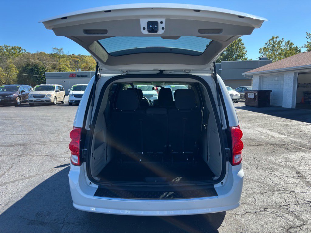 Used 2018 Dodge Grand Caravan SE image 19