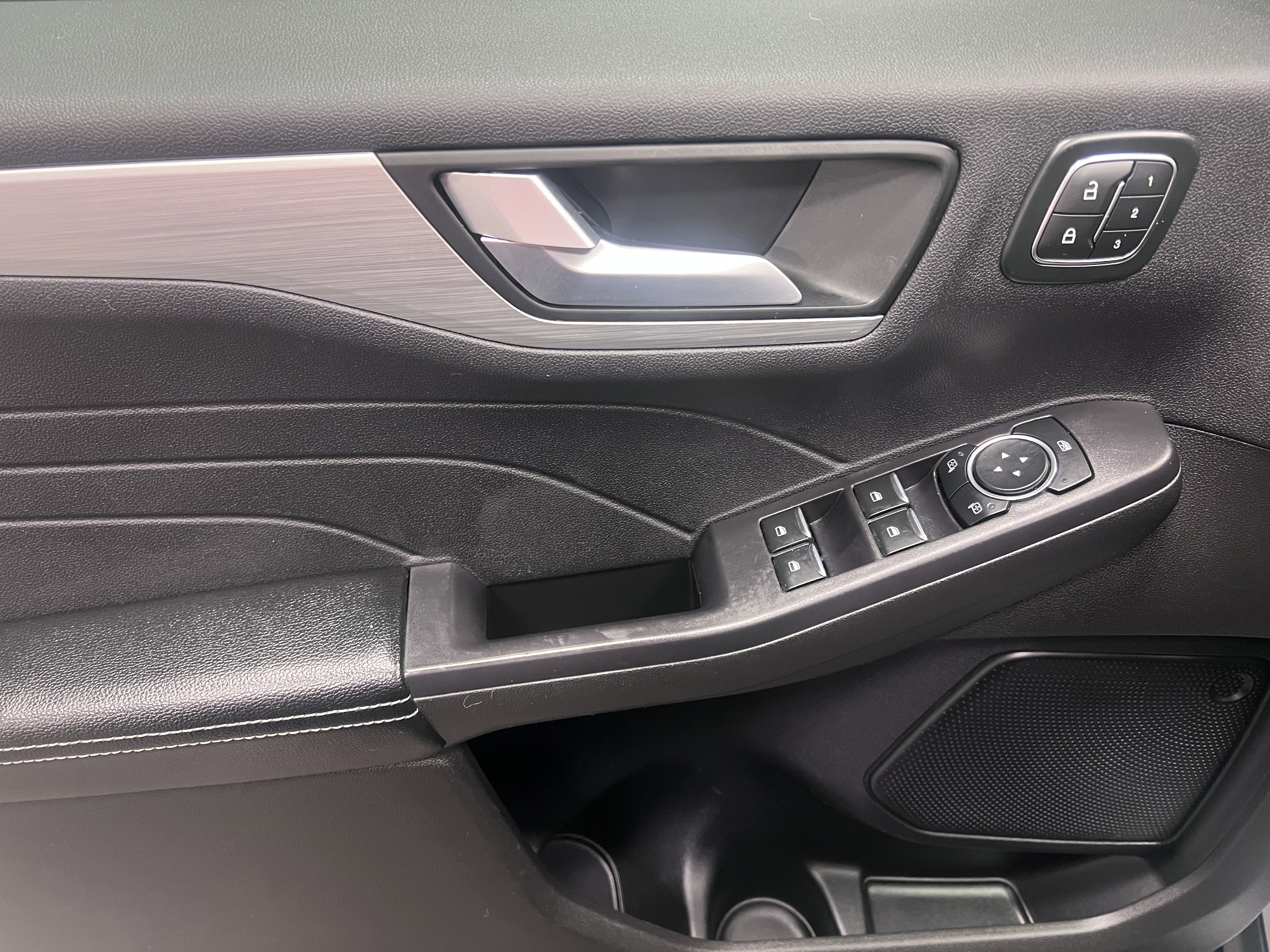 Used 2024 Ford Escape Platinum image 17