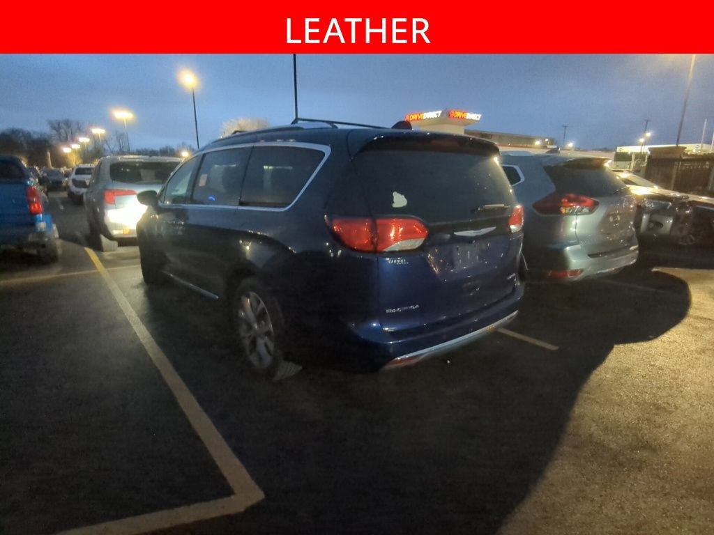 Used 2018 Chrysler Pacifica Limited w/ Tire & Wheel Group image 4