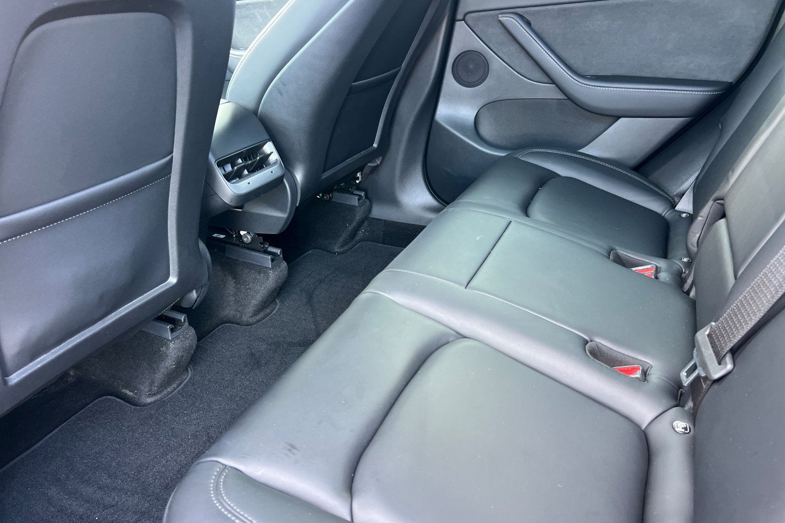 Used 2022 Tesla Model Y Long Range AWD/4WD image 13