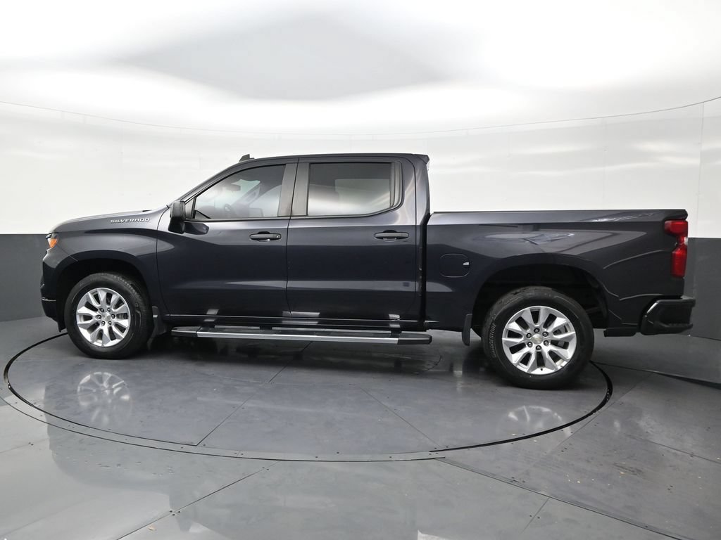 Used 2023 Chevrolet Silverado 1500 Custom RWD image 2