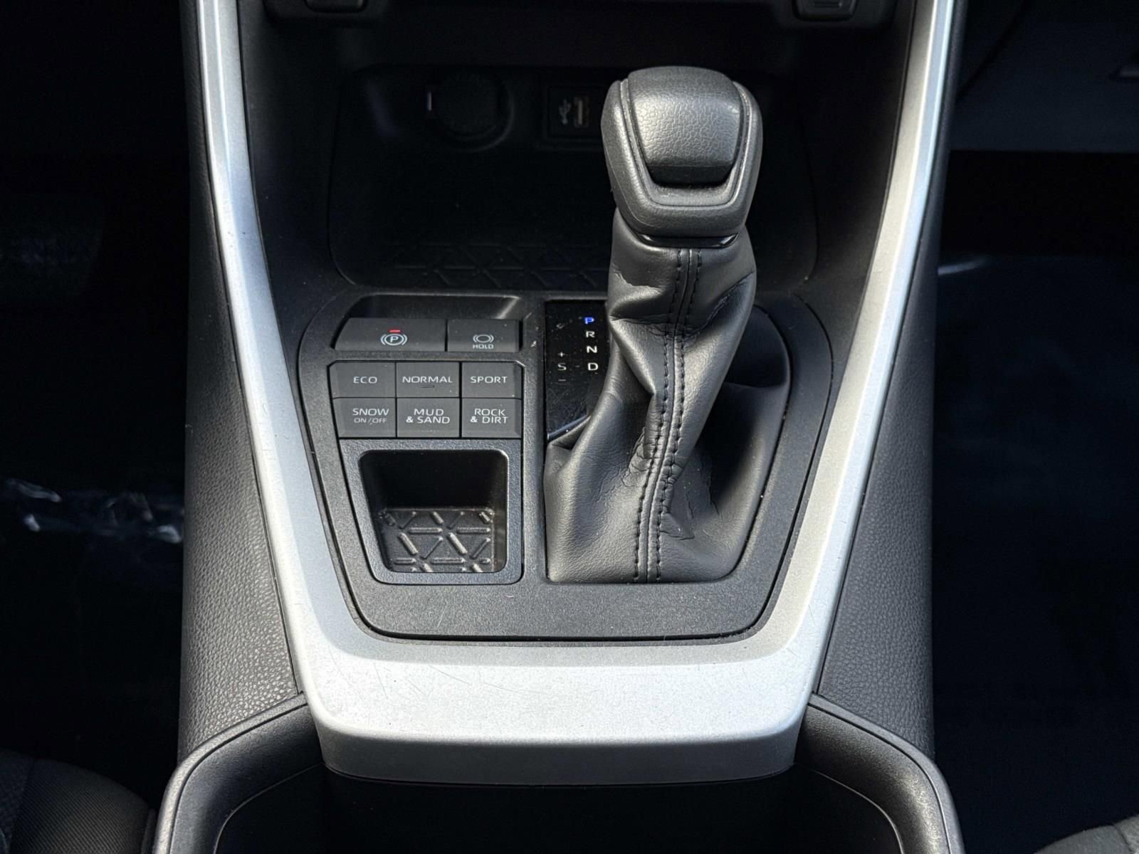 Used 2025 Toyota RAV4 XLE AWD/4WD image 13