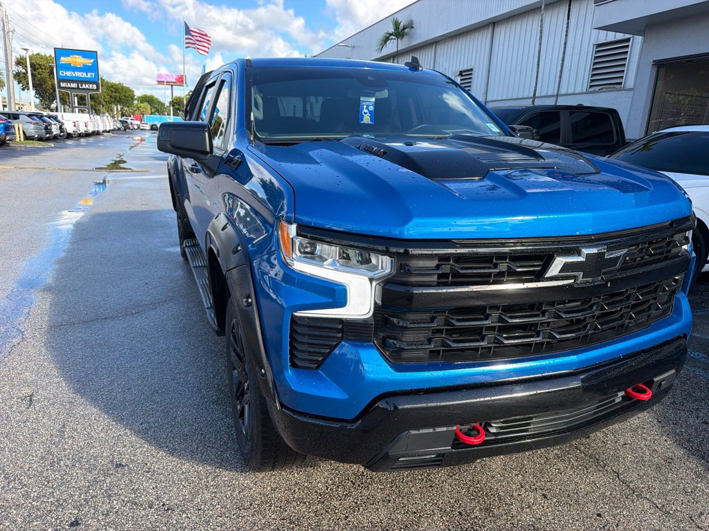 Used 2023 Chevrolet Silverado 1500 LT Trail Boss w/ Convenience Package II AWD/4WD image 2
