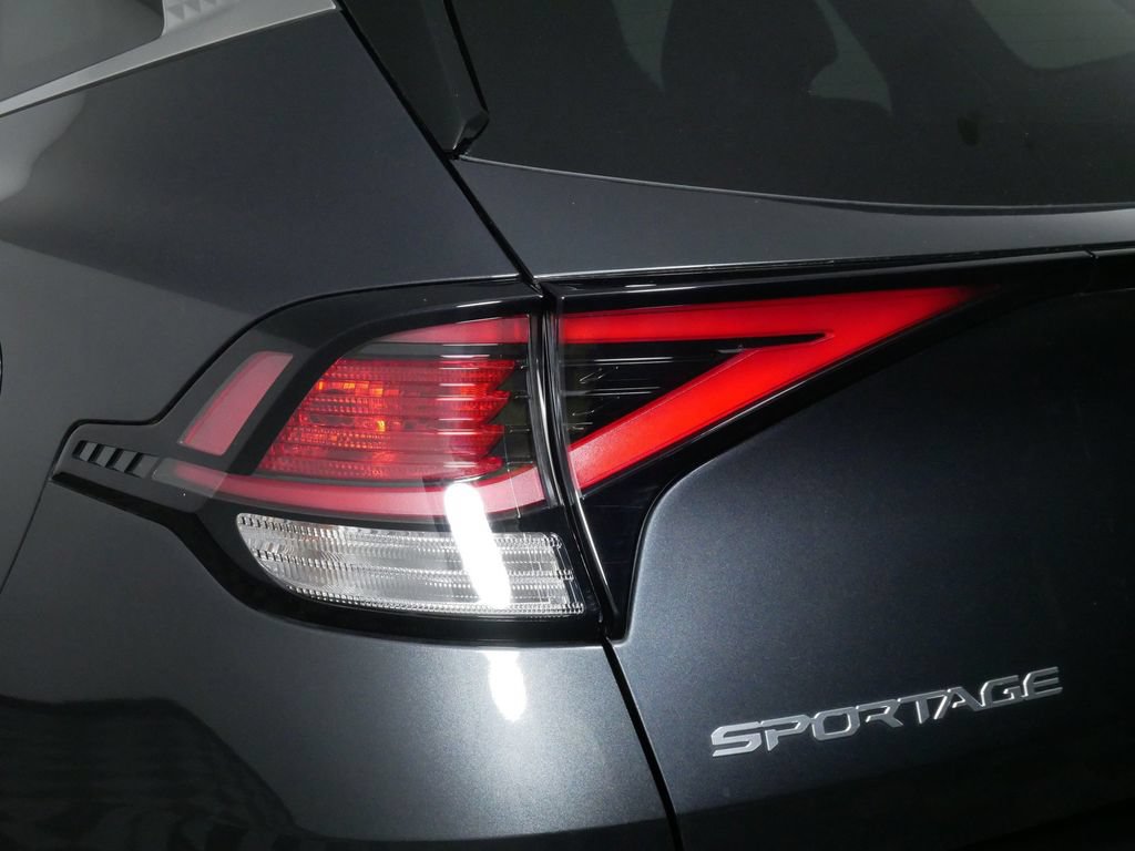 Used 2023 Kia Sportage LX AWD/4WD image 14