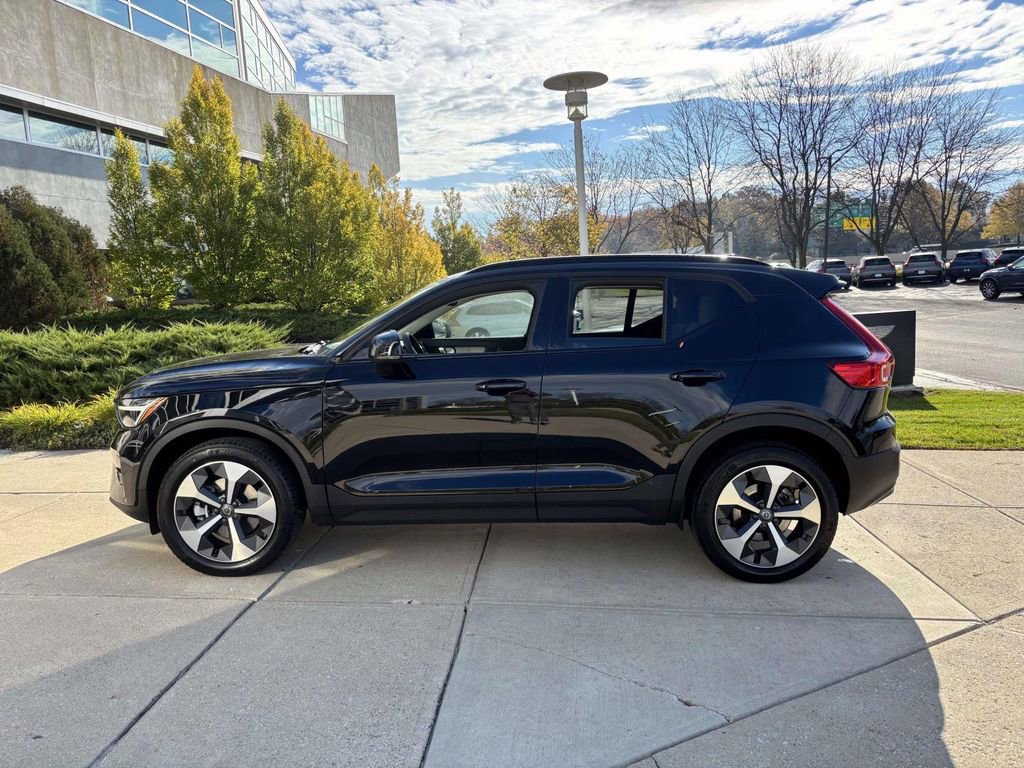 Used 2023 Volvo XC40 B5 Plus w/ Protection Package Premier image 4