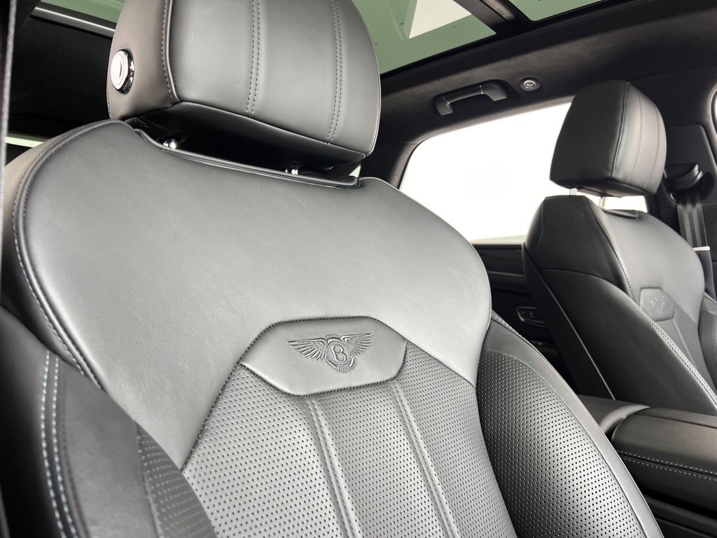 Used 2022 Bentley Bentayga V8 image 28