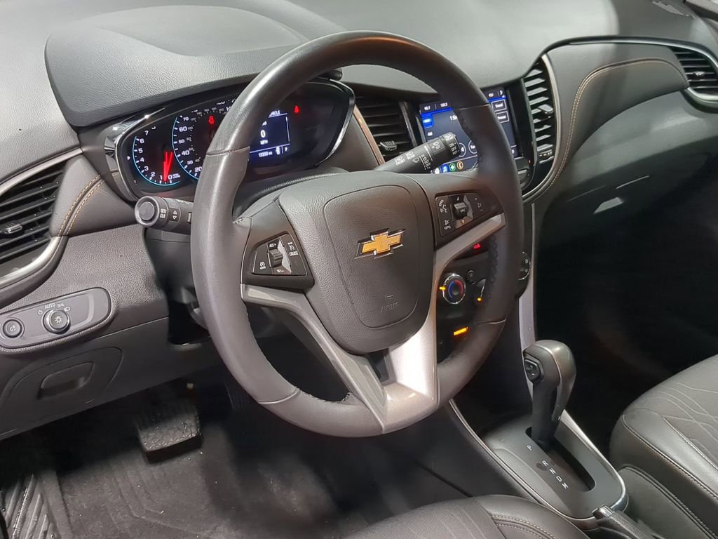 Used 2020 Chevrolet Trax LT w/ LT Convenience Package FWD image 12
