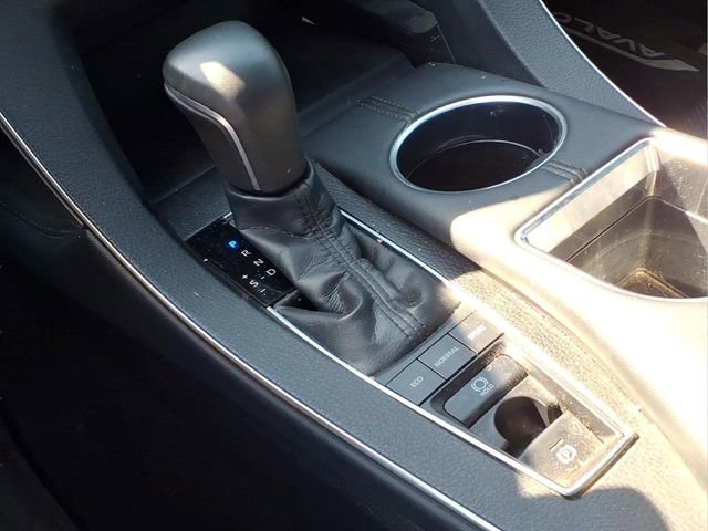 Used 2019 Toyota Avalon XSE w/ All Weather Liner Package image 11