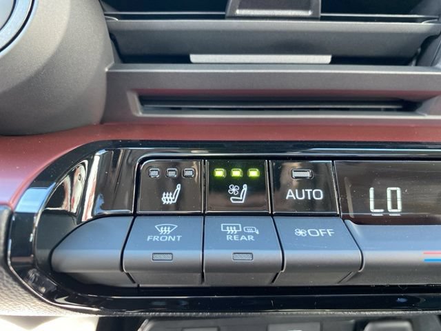 New 2025 Toyota Prius Plug-In Hybrid FWD image 3
