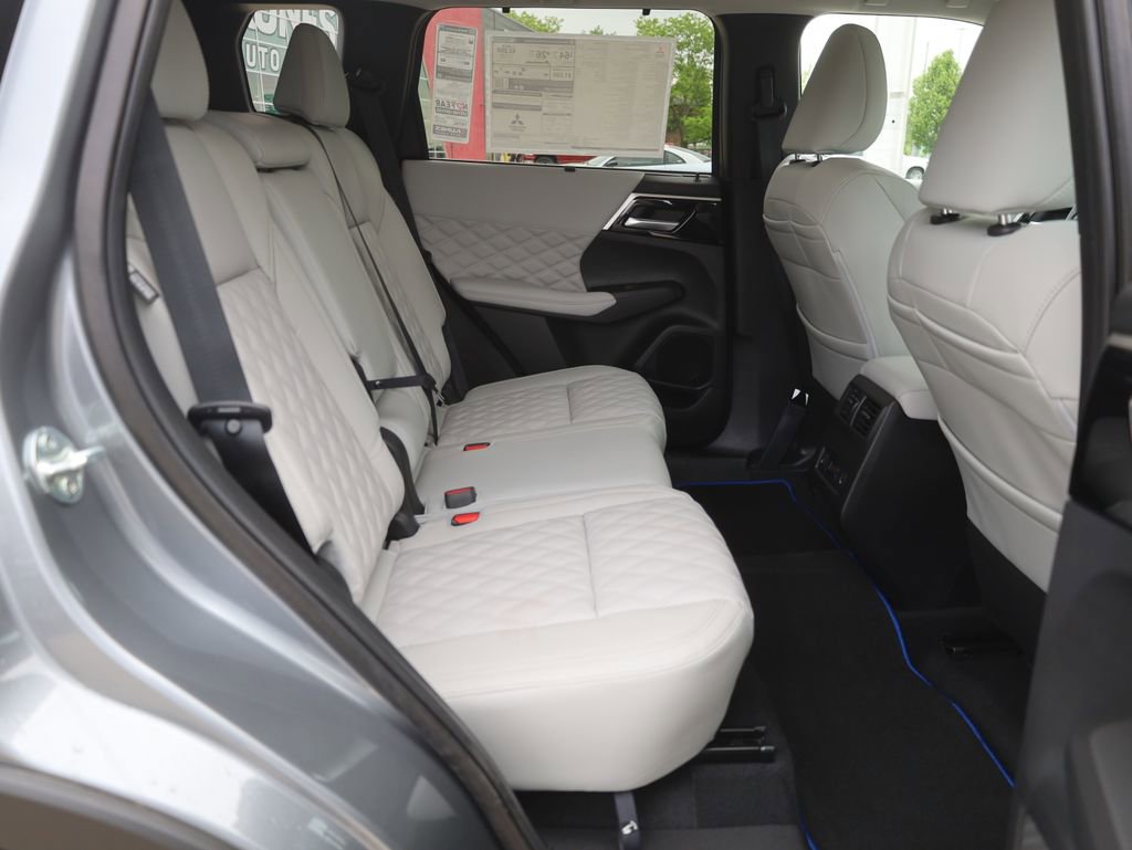 New 2025 Mitsubishi Outlander SEL image 19