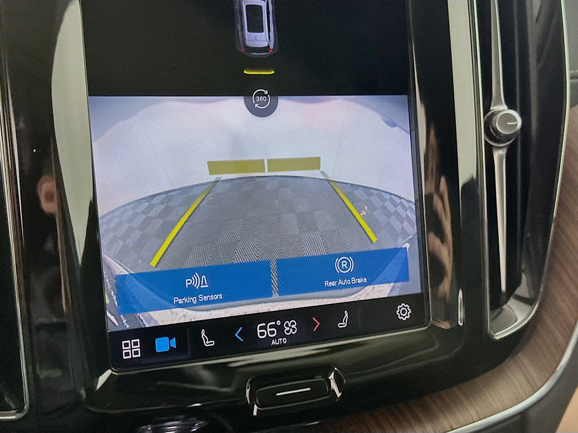 Used 2023 Volvo XC60 B5 Ultimate w/ Protection Package Premier image 23