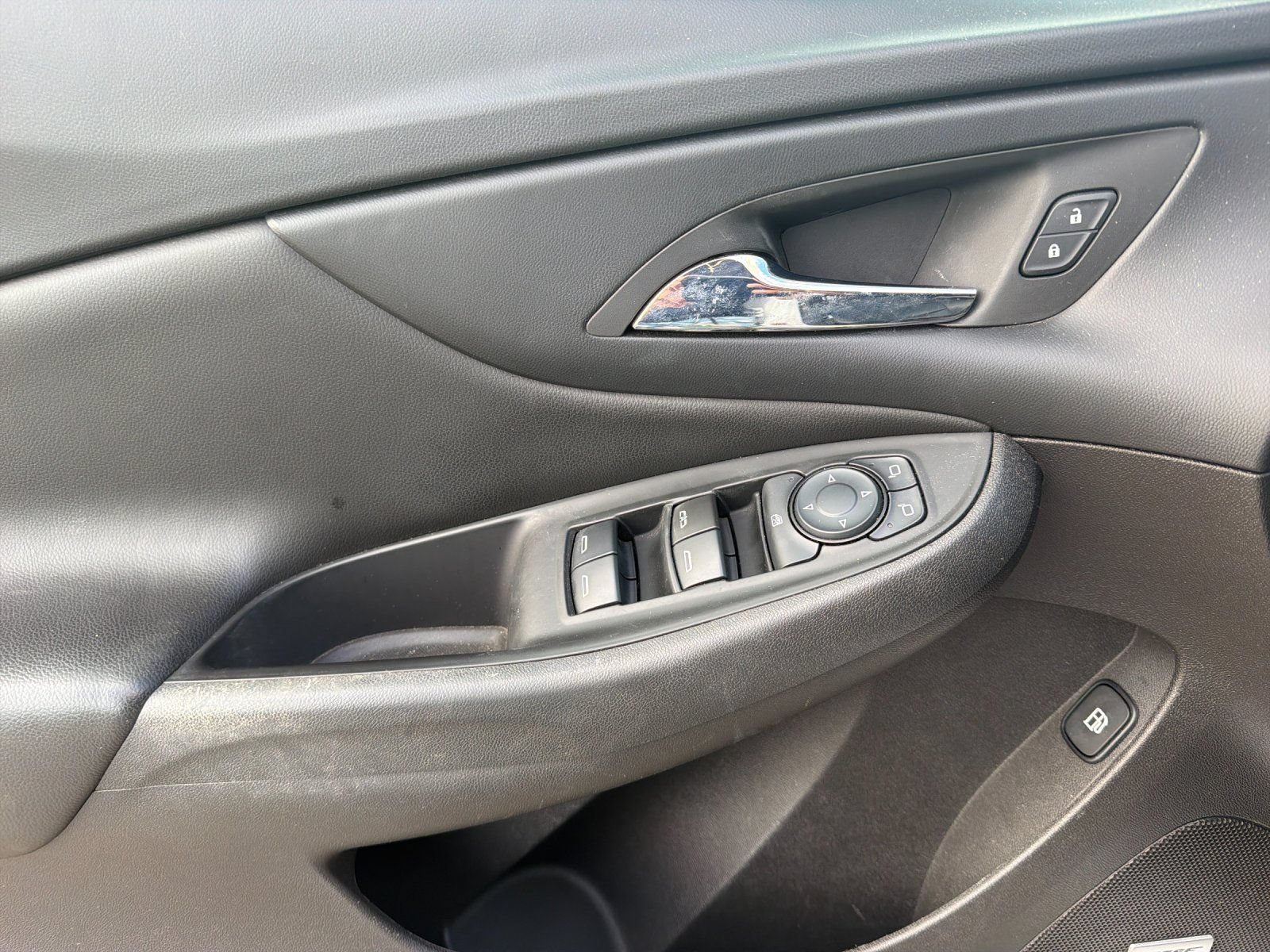 Used 2016 Chevrolet Volt Premier w/ Driver Confidence Package FWD image 10