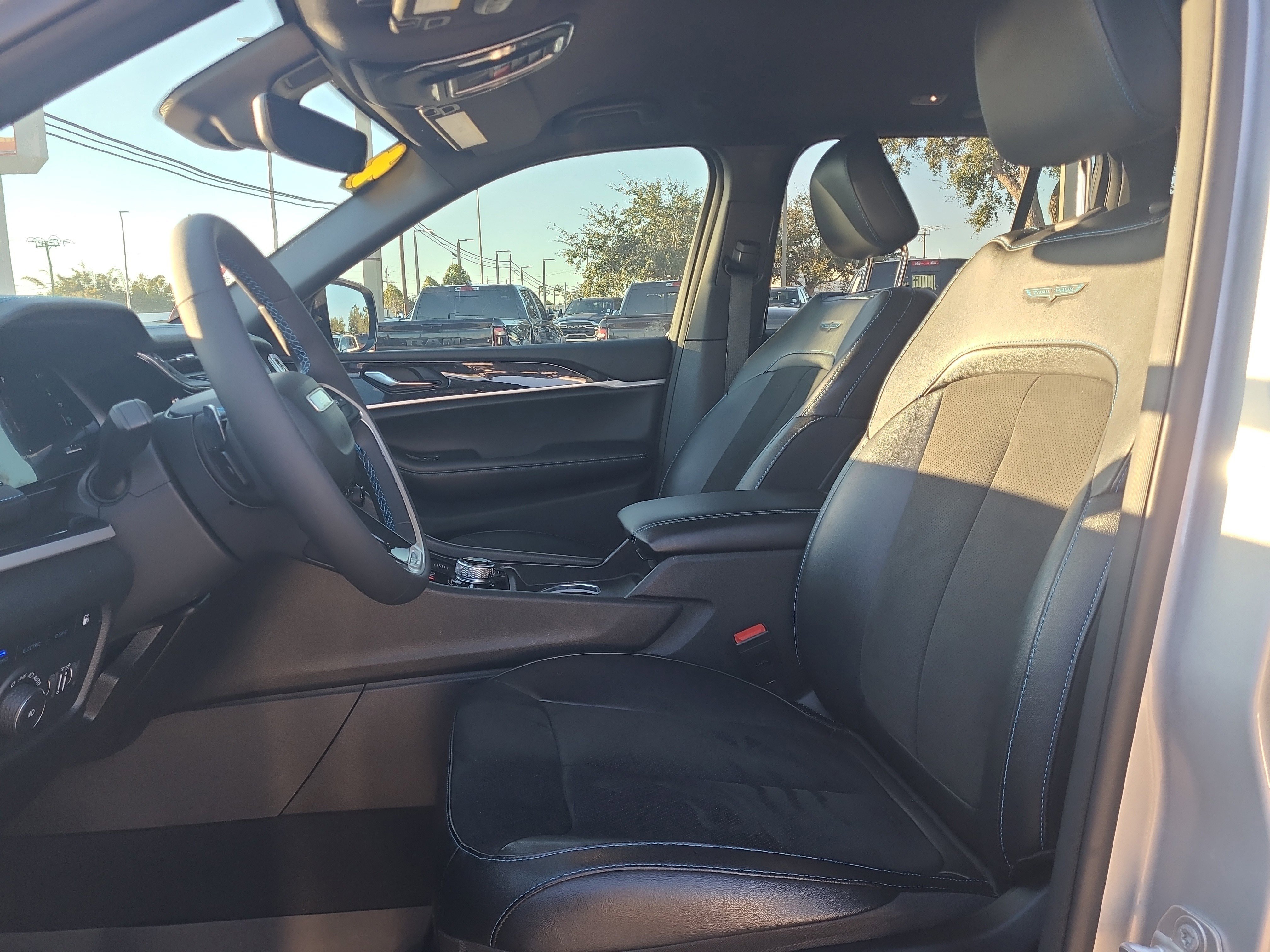 Used 2024 Jeep Grand Cherokee Trailhawk image 21