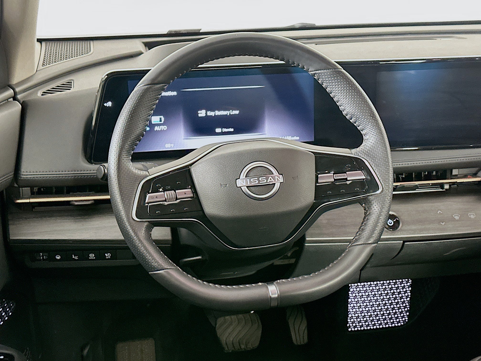 Used 2024 Nissan Ariya AWD image 18