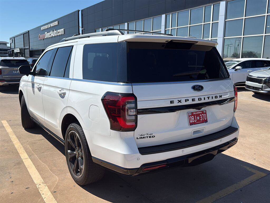 Used 2023 Ford Expedition Limited AWD/4WD image 12