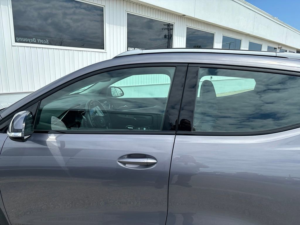 Used 2023 Chevrolet Bolt EUV LT w/ Convenience Package FWD image 8