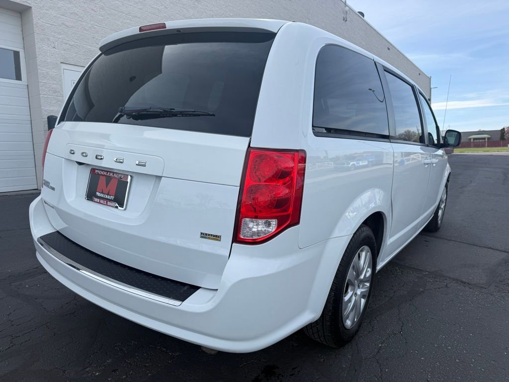 Used 2018 Dodge Grand Caravan SE w/ UConnect Hands-Free Group image 6