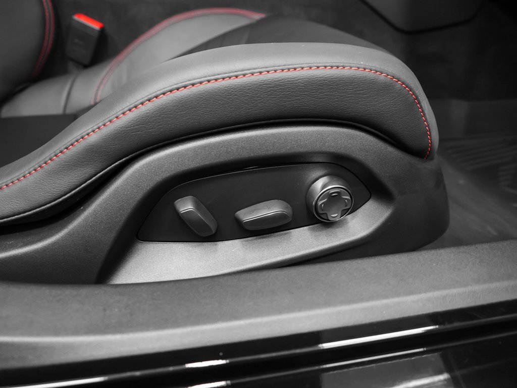 Used 2025 Chevrolet Corvette Z06 image 18