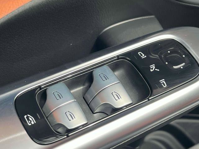 Used 2025 Mercedes-Benz C 300 4MATIC Sedan image 11