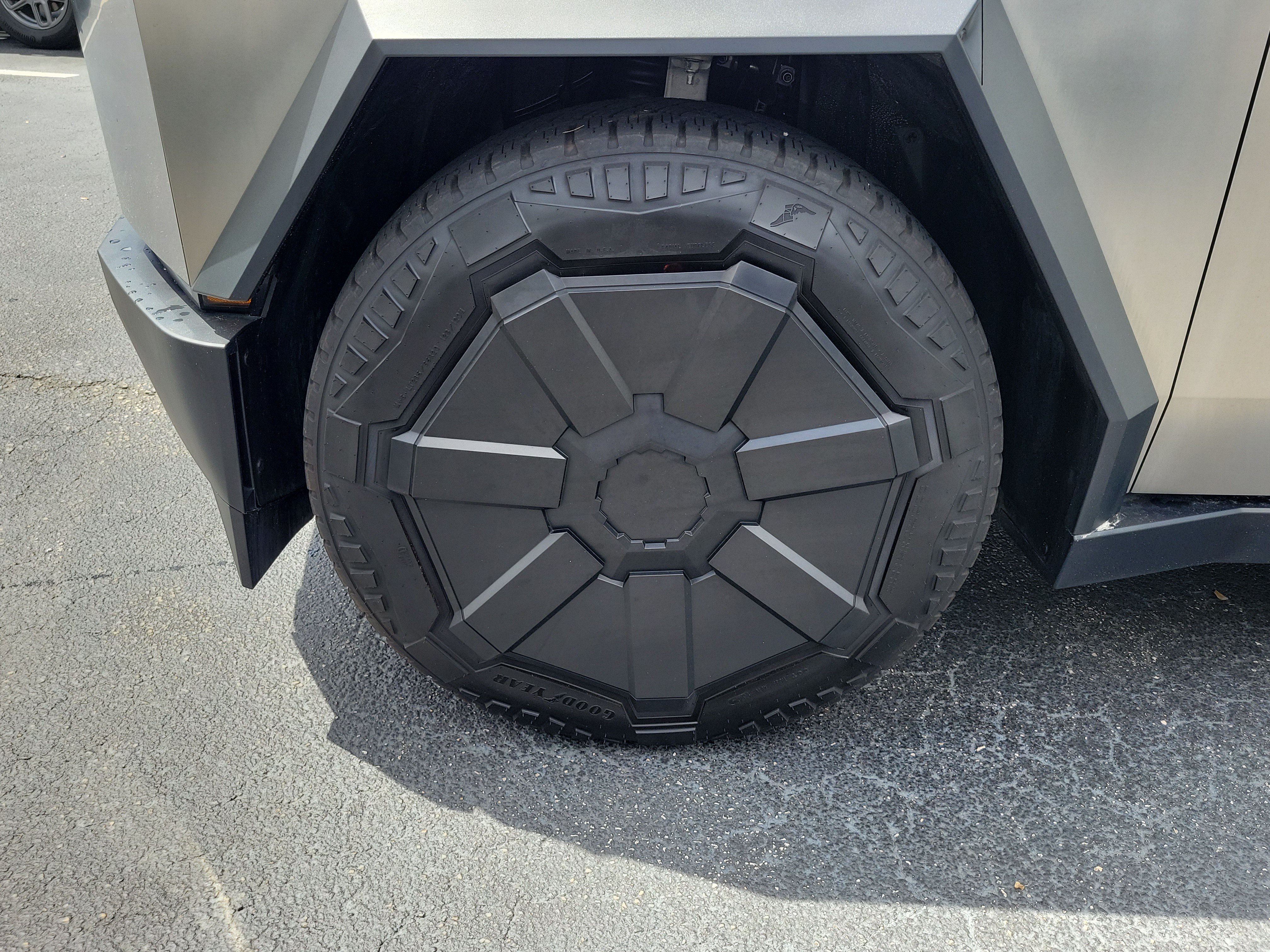Used 2024 Tesla Cybertruck Cyberbeast AWD/4WD image 4
