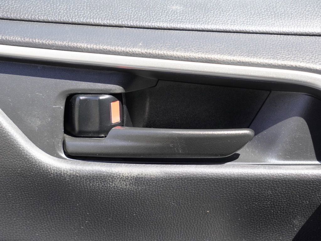 Used 2023 Toyota RAV4 LE AWD/4WD image 11