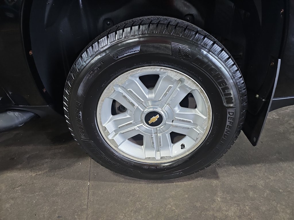 Used 2010 Chevrolet Suburban LT AWD/4WD image 38