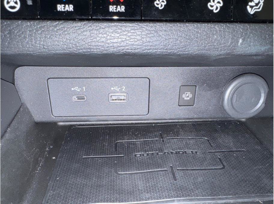 Used 2023 Mitsubishi Outlander SEL image 28