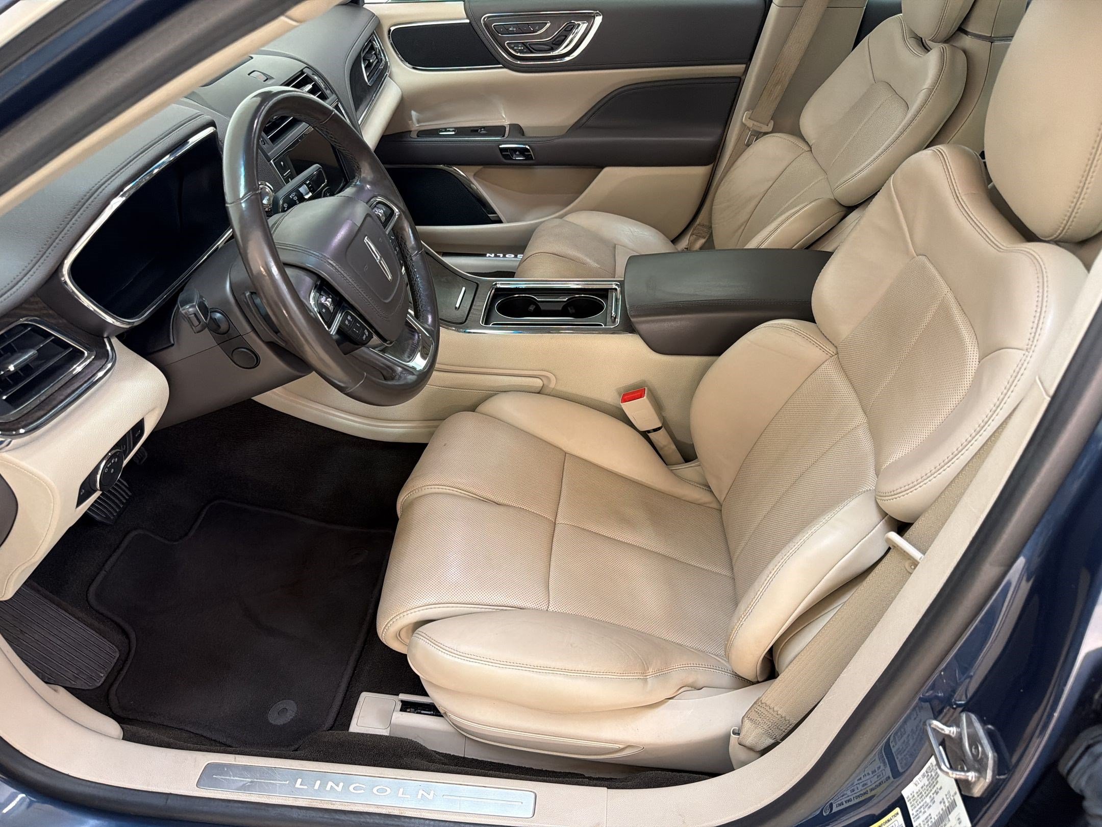 Used 2019 Lincoln Continental Select w/ Continental Climate Package FWD image 5