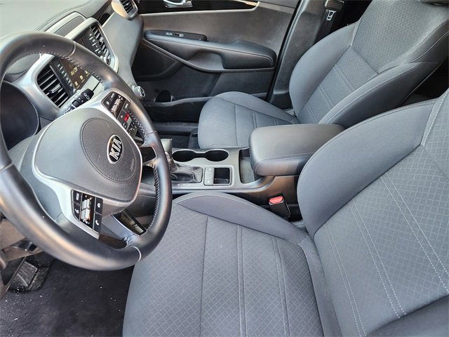 Used 2019 Kia Sorento S image 9