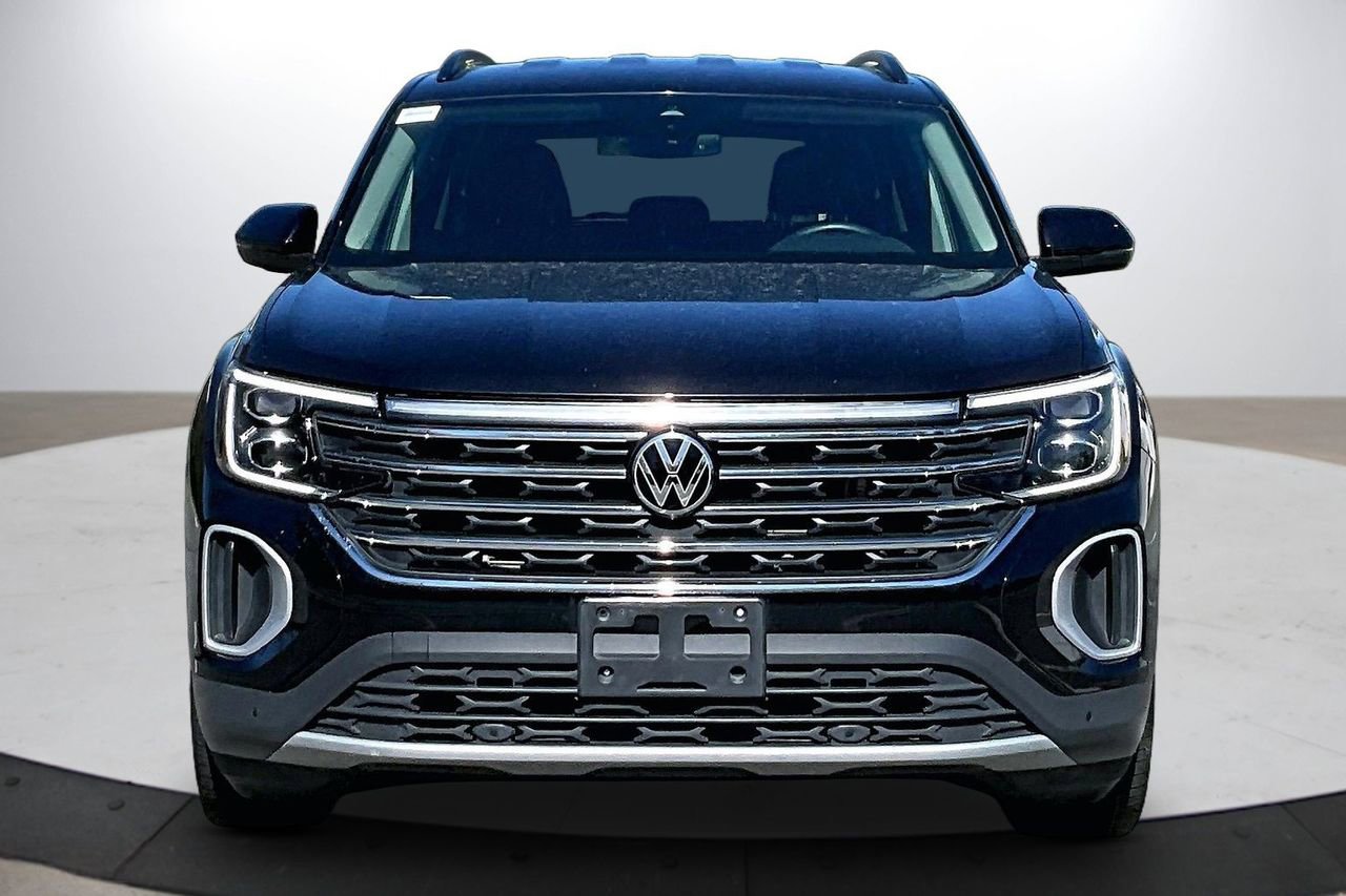 Used 2025 Volkswagen Atlas SE image 3