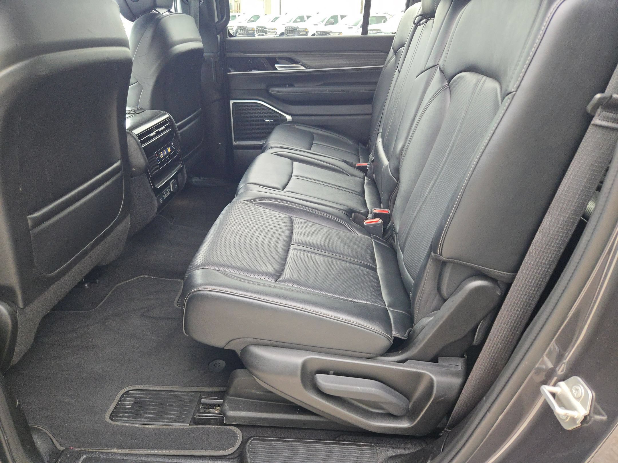 Used 2024 Jeep Wagoneer Series II w/ Flexible Seating Group AWD/4WD image 13