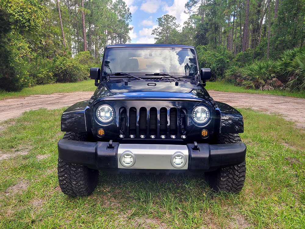 Used 2013 Jeep Wrangler Unlimited Sahara w/ Dual Top Group AWD/4WD image 2