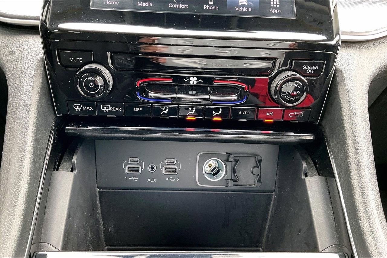 Used 2023 Jeep Grand Cherokee Laredo image 18