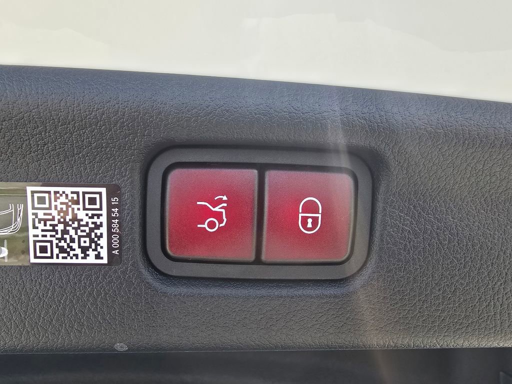 New 2026 Mercedes-Benz C 300 4MATIC Sedan image 19