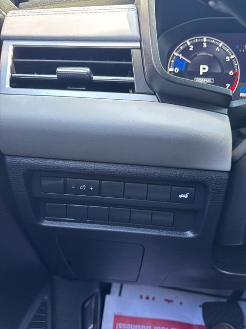 Used 2024 Mitsubishi Outlander SEL image 39