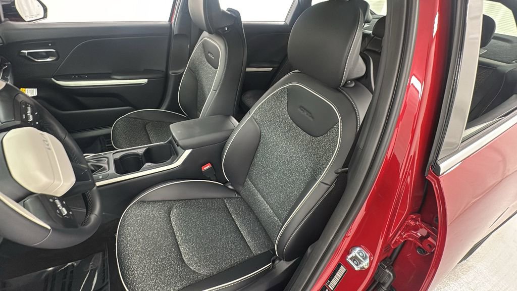 New 2025 Kia K4 GT-Line w/ GT-Line Sunroof Package image 10