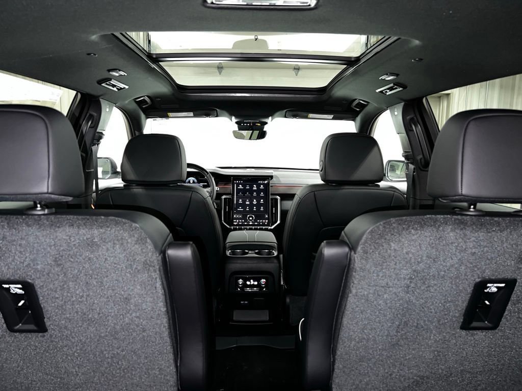 New 2026 GMC Acadia Denali w/ Super Cruise Package AWD/4WD image 40