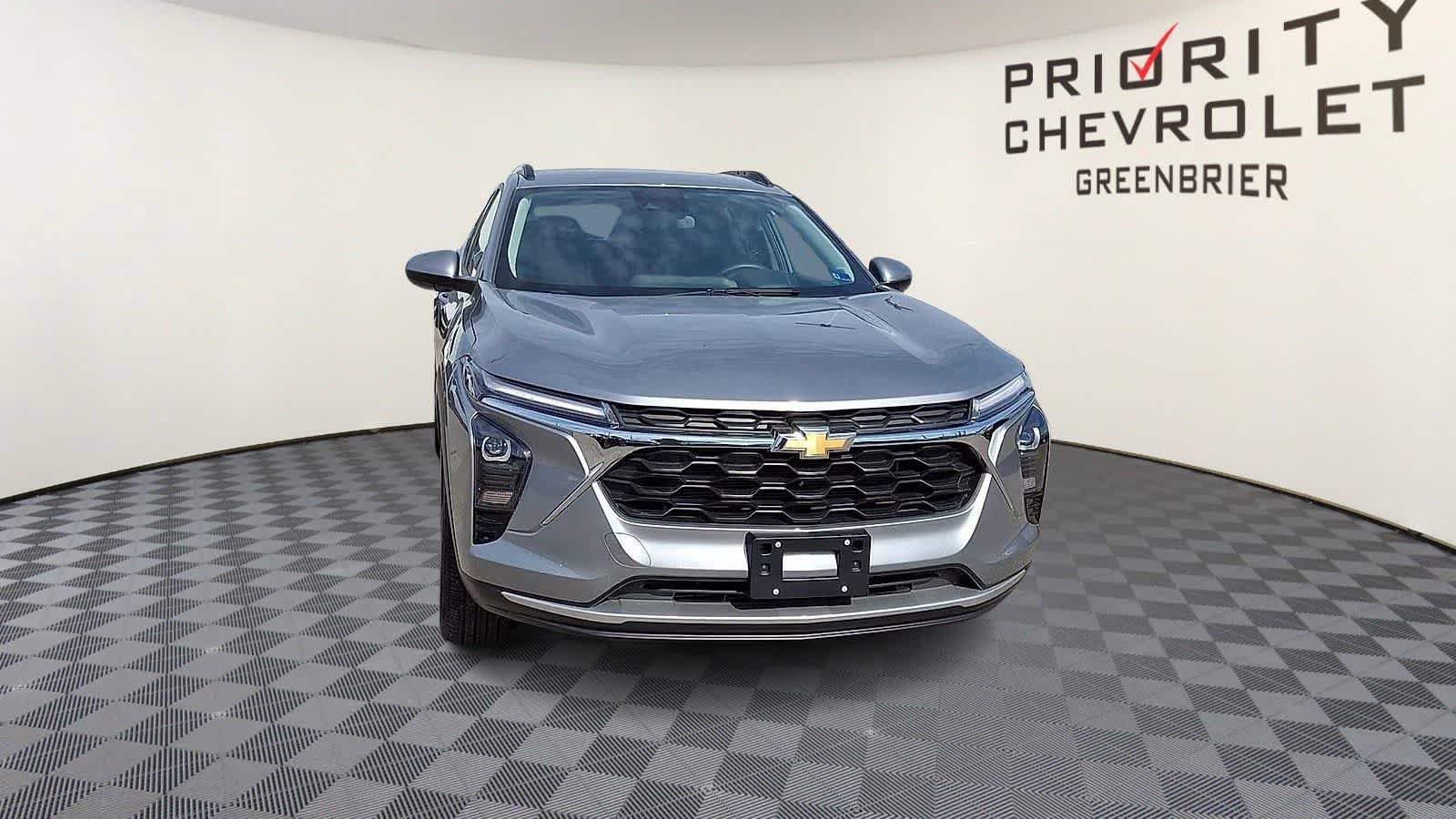 Used 2024 Chevrolet Trax LT w/ Driver Confidence Package FWD image 3