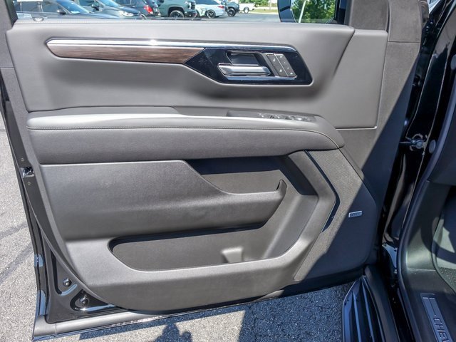 New 2026 Chevrolet Suburban Premier image 13