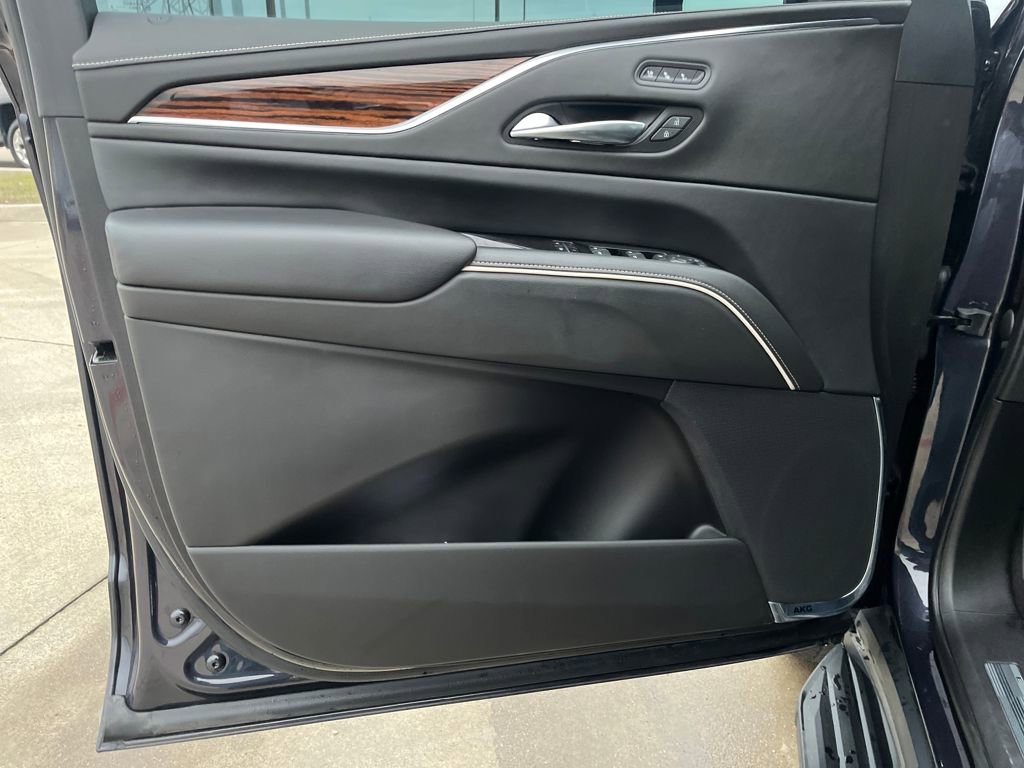 Used 2022 Cadillac Escalade Premium Luxury image 13